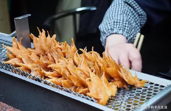 中国人视为垃圾的树叶，在日本却成热销美食，一份售价八九块