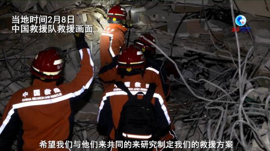 中国救援队讲述营救废墟中孕妇过程