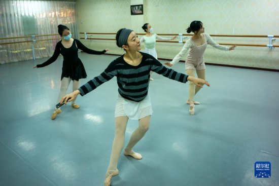 <em>关于芭蕾的</em>三个梦想