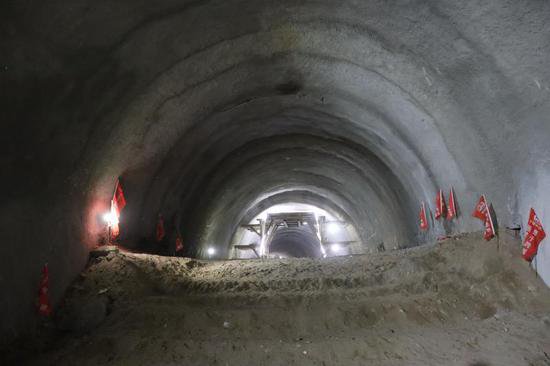 集通铁路电气化改造工程克什克腾隧道首段贯通