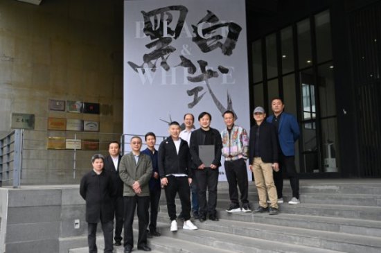 “黑白式——魏<em>伟艺术</em>作品展”在北京服装学院举行