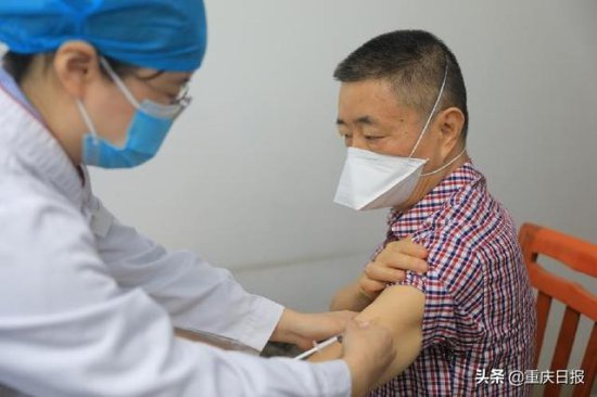 <em>带状疱疹</em>疫苗在重庆开打了 50周岁及以上人群可咨询当地接种门诊...