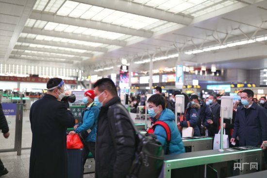 除夕踏上回家路 铁路上海站提醒进京旅客需备好“<em>两件套</em>”