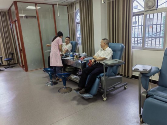 农发行<em>梅州市五华县</em>支行积极参与无偿献血活动