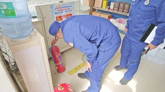 哈尔滨：世纪大道消防救援站开展重点单位微型消防站联合演练