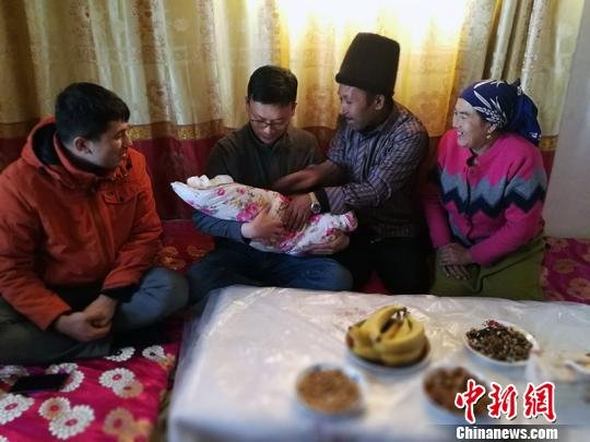 新疆“结亲周”活动：电力人与策勒县亲戚同吃同住同学习