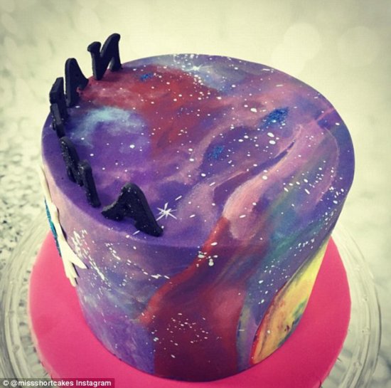可以吃的银河：星空蛋糕风靡社交网络