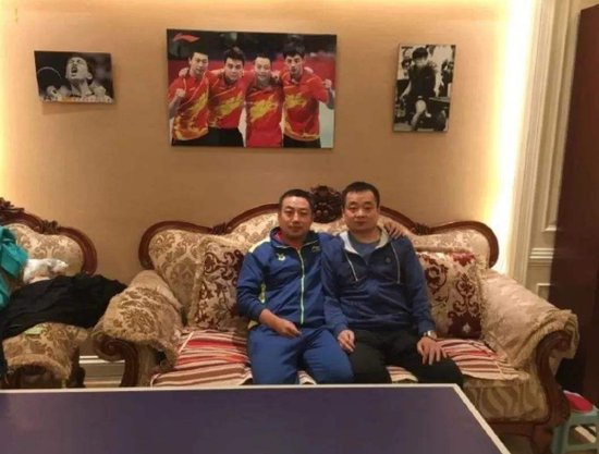 走进<em>刘国梁</em>住的豪宅，在客厅还放乒乓球桌，第一次见这样做的