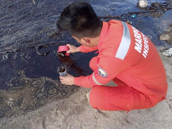 菲律宾油轮泄漏一周后：逾3万公顷海洋生态受威胁，有居民<em>身体</em>不...