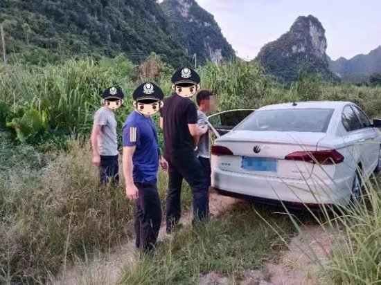 同居多年的前女友去广州<em>找他人</em>，男子开车撞前女友并挟持至山区