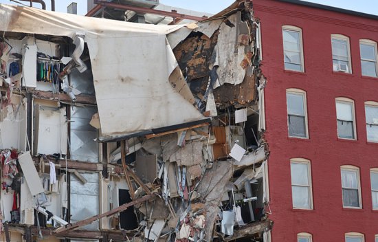 美国公寓楼坍塌事故中5人下落不明 建筑<em>不稳定</em>无法恢复搜索