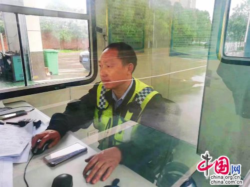 河南省桐柏县：车检线上的“老黄牛”