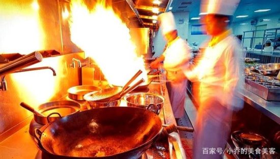 上海五星酒店一厨师被欺凌，<em>餐饮</em>业新人老人到底<em>该如何</em>相处？