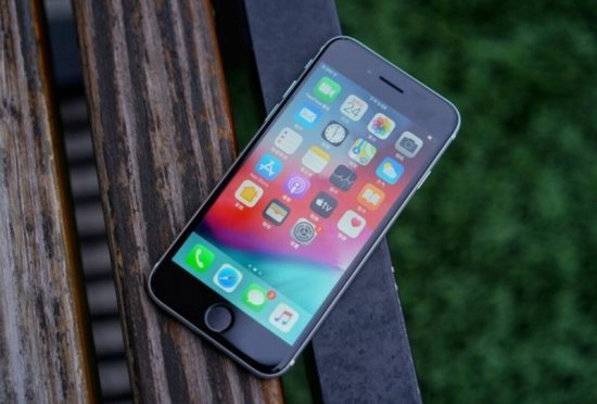 苹果<em>官方承认</em>故意让旧iPhone手机越更新越卡