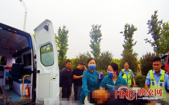 车辆<em>相撞</em>驾驶员被困 郸城交警紧急救援