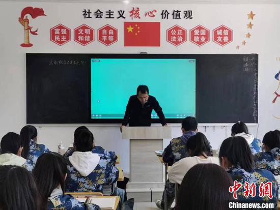 “<em>北京</em>校长”的课堂在草原