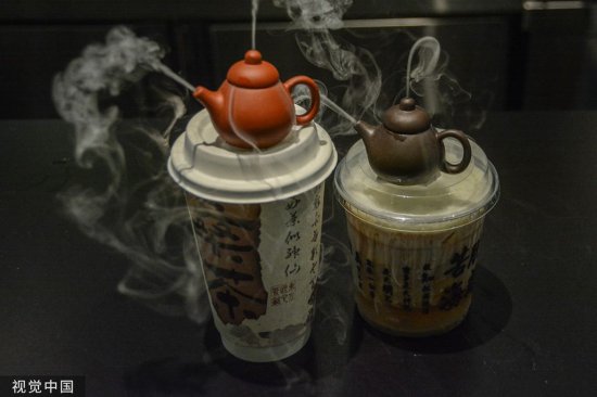 杭州灵隐奶茶创意造型独特 杯身禅意<em>文字</em>让传统与<em>现代</em>交汇