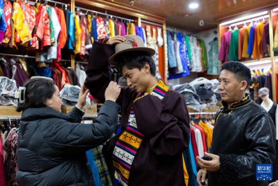<em>图片</em>故事丨“老家、成都，都是家”——藏族商人尼玛王登的成都...