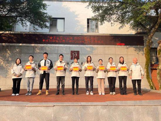 重庆科学城石板中学校举行2024年春季开学典礼