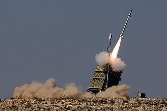 伊朗启动北斗后，被拦截率99%，但以色列不敢扩大事态，美国怂...