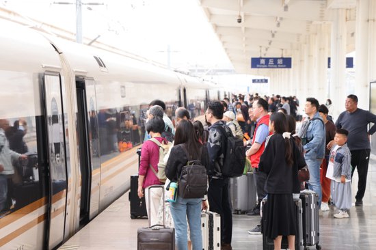 5月2日，国铁集团郑州局预计发送旅客71.7万人次