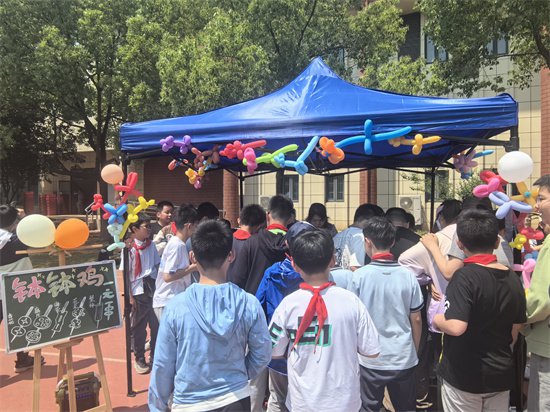 南京市琅琊路小学分校天润城小学开展友好集市活动
