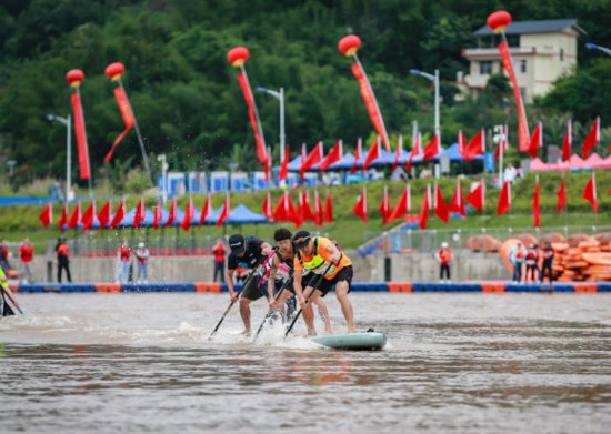 2024绿水青山中国<em>休闲运动</em>挑战赛在漓江 （平乐段）水域开赛