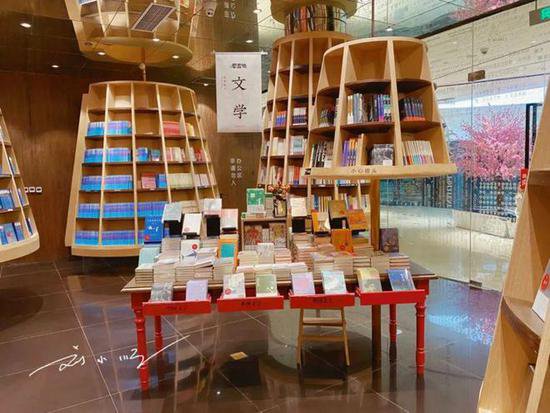 重庆九龙坡“网红”书店，曾经需要排队进去拍照，如今却风光不...