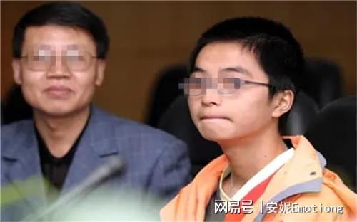 那个扒飞机从昆明飞重庆的14岁少年束清，已经离开19年了