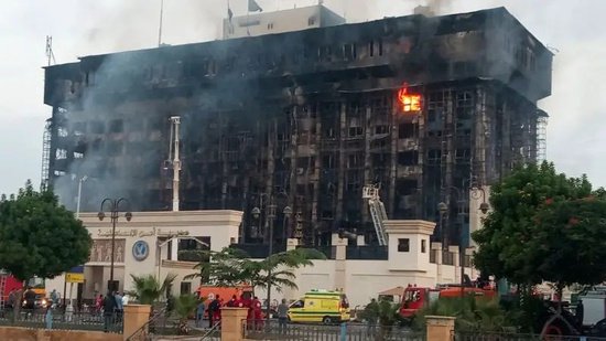 埃及伊斯梅利亚警察局<em>火灾被扑灭</em> 或造成数十人死伤