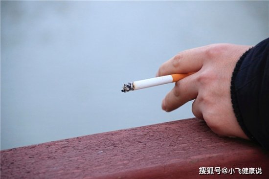 爱吸烟的人，实在戒不了<em>烟</em>，点烟前记住3句话，减轻<em>肺部</em>损伤