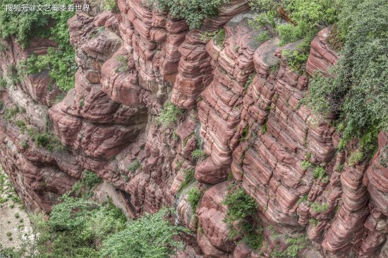 <em>河南</em>焦作云台山的<em>红</em>石峡，石壁通红，被称为自然精品山水廊