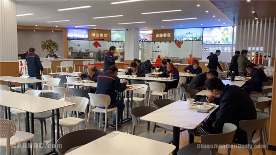 深圳机场出租车餐厅全新升级启用 可容纳100人同时就餐