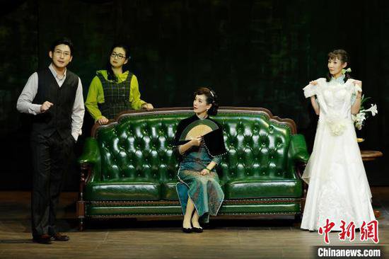 上海话版舞台剧《长恨歌》首演 重现“上海小姐”<em>的传奇一生</em>