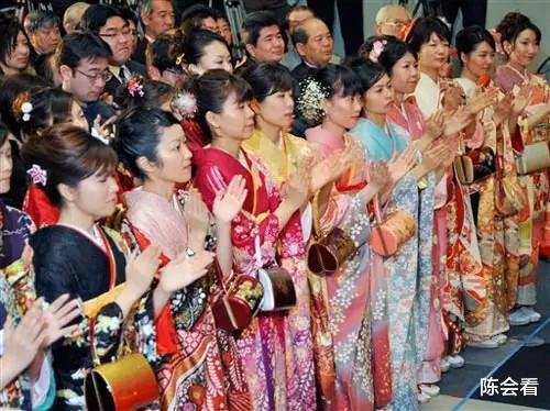 为何大量日本女高中生出售自己，西式“自由”为日本带去了<em>什么</em>...