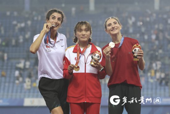 大运会田径女子万米决赛 贵州籍运动员夏雨雨夺冠