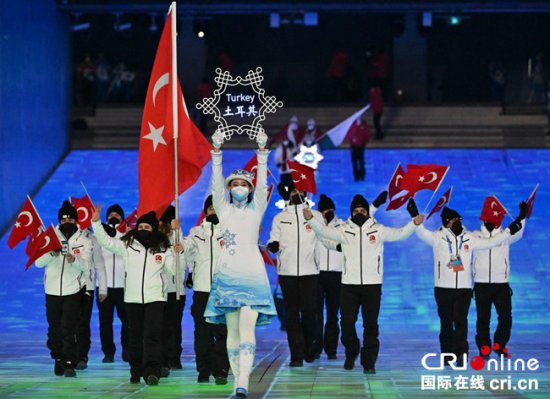 北京冬奥会土耳其代表团开幕式旗手杜曼表示 北京冬奥会是<em>像梦一</em>...