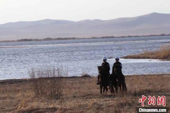 通讯：探访内蒙古锡林郭勒大草原上的<em>双胞胎警察</em>
