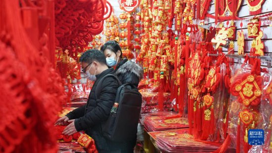 “烟火气”升腾 “忙碌劲”洋溢 ——从武汉“小店经济”看春节...