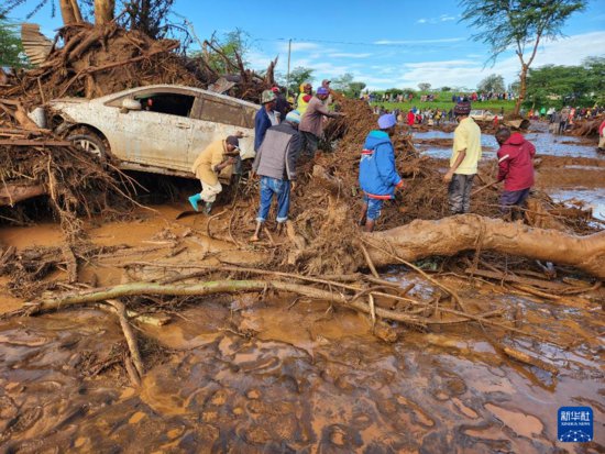 肯尼亚一大坝决堤致40余人死亡