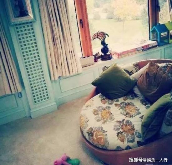 刘亦菲晒出自己的家，<em>墙壁</em>都刷成了粉绿色，家里连装修也这么仙