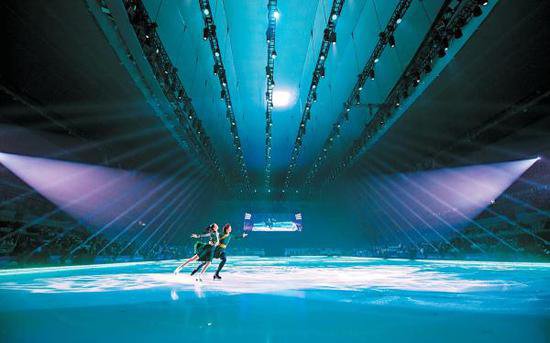 冬奥场馆赛后利用再创新 万名观众“冰丝带”赏花滑秀