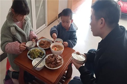滁州市扬子路小学开展“公筷公勺 文明用餐”主题活动