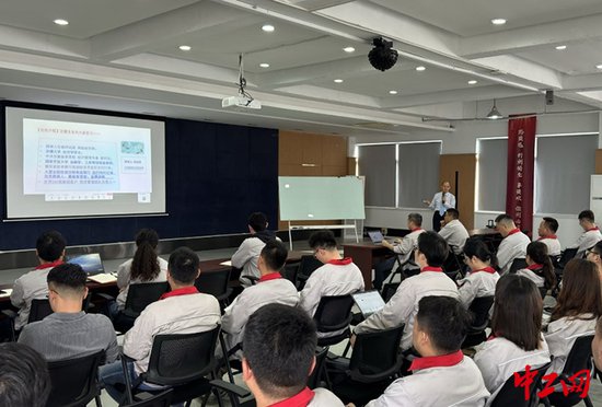 芜湖市职工服务中心开展“公益培训进企业”主题活动