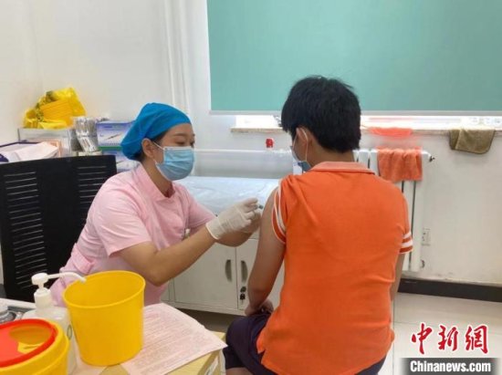 探访<em>北京</em>12-17岁疫苗接种点：依序接种 配备儿科及<em>心理医生</em>
