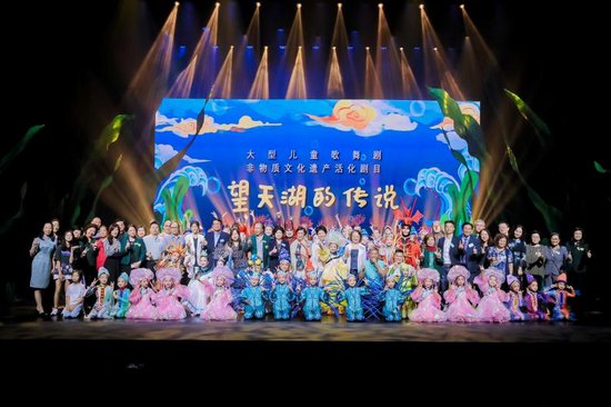 第26届香港<em>元朗</em>艺术节龙华非遗儿童剧《望天湖的传说》上演
