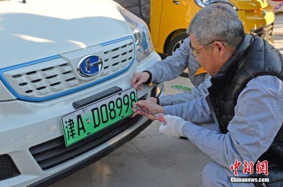 报告：全球新能源汽车销量攀升 中国将引领这场变革