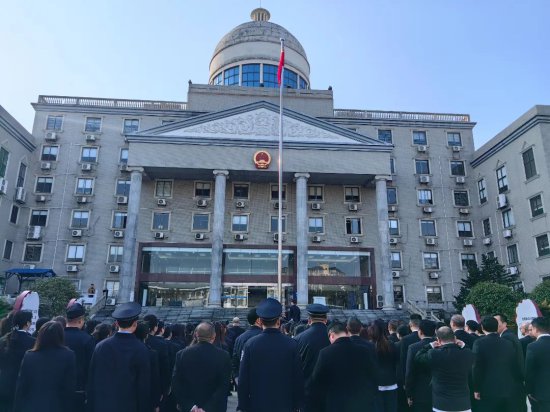 新年新征程！湘乡法院举行新春升国旗仪式