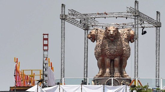 印度新议会大楼上的狮雕被批“<em>太凶猛</em>”，印官员：只是尺寸不同