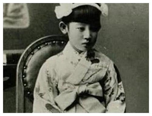川岛芳子被枪决后，手里紧捏一首<em>诗</em>，记述她与日本养父的不堪...